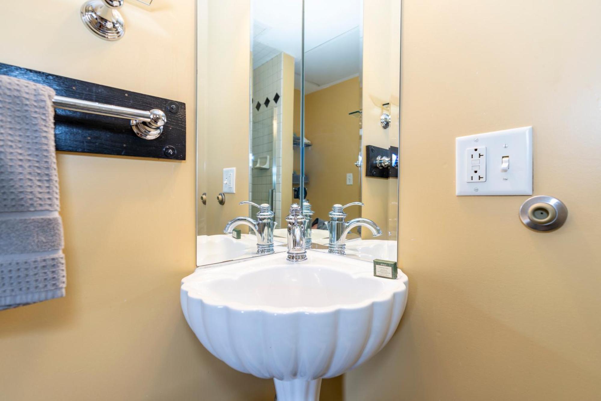 On Broadway Inn 4*