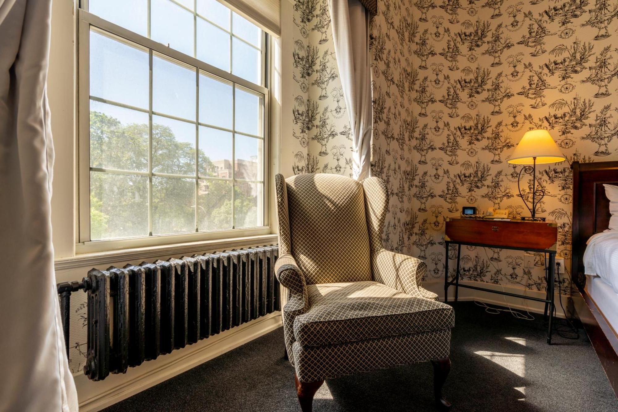 Inn On Broadway 4*