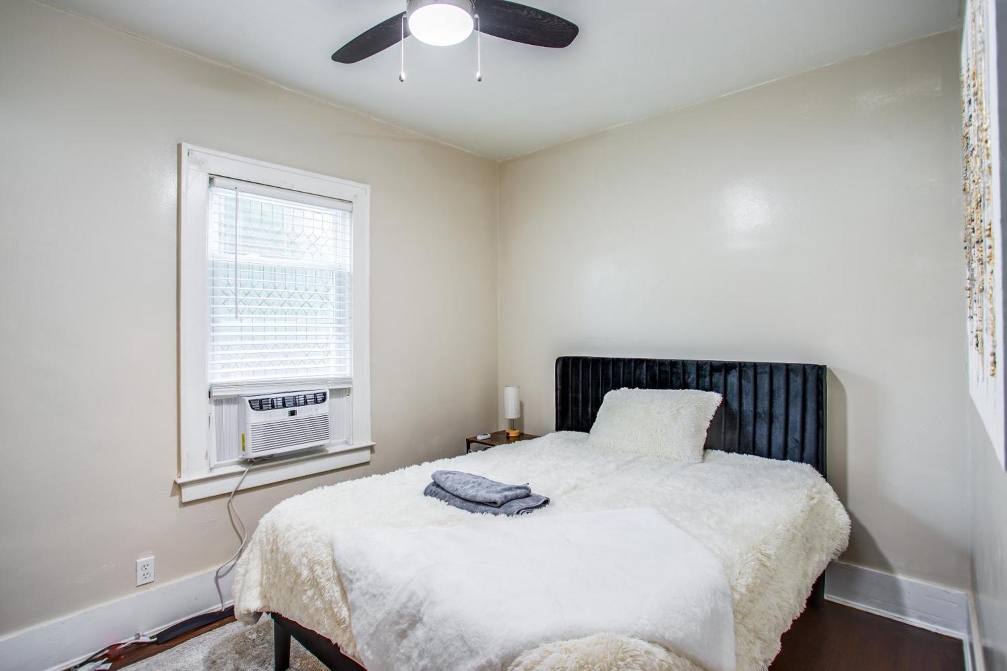 Amazing 3 Bedroom Steps, Airport, Uofr, Rit, Holiday home *