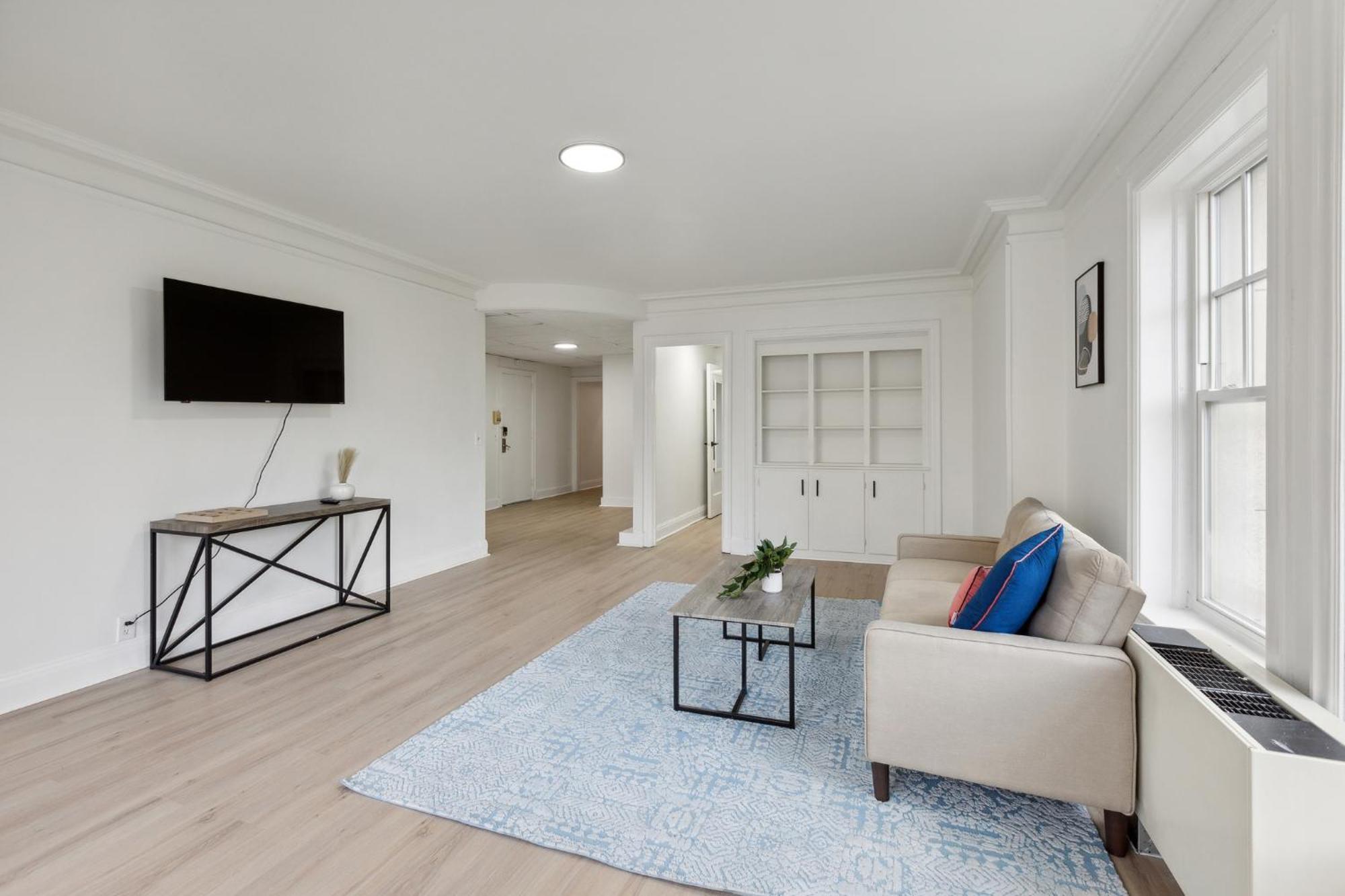 East 419i Modern I Pool I Gym