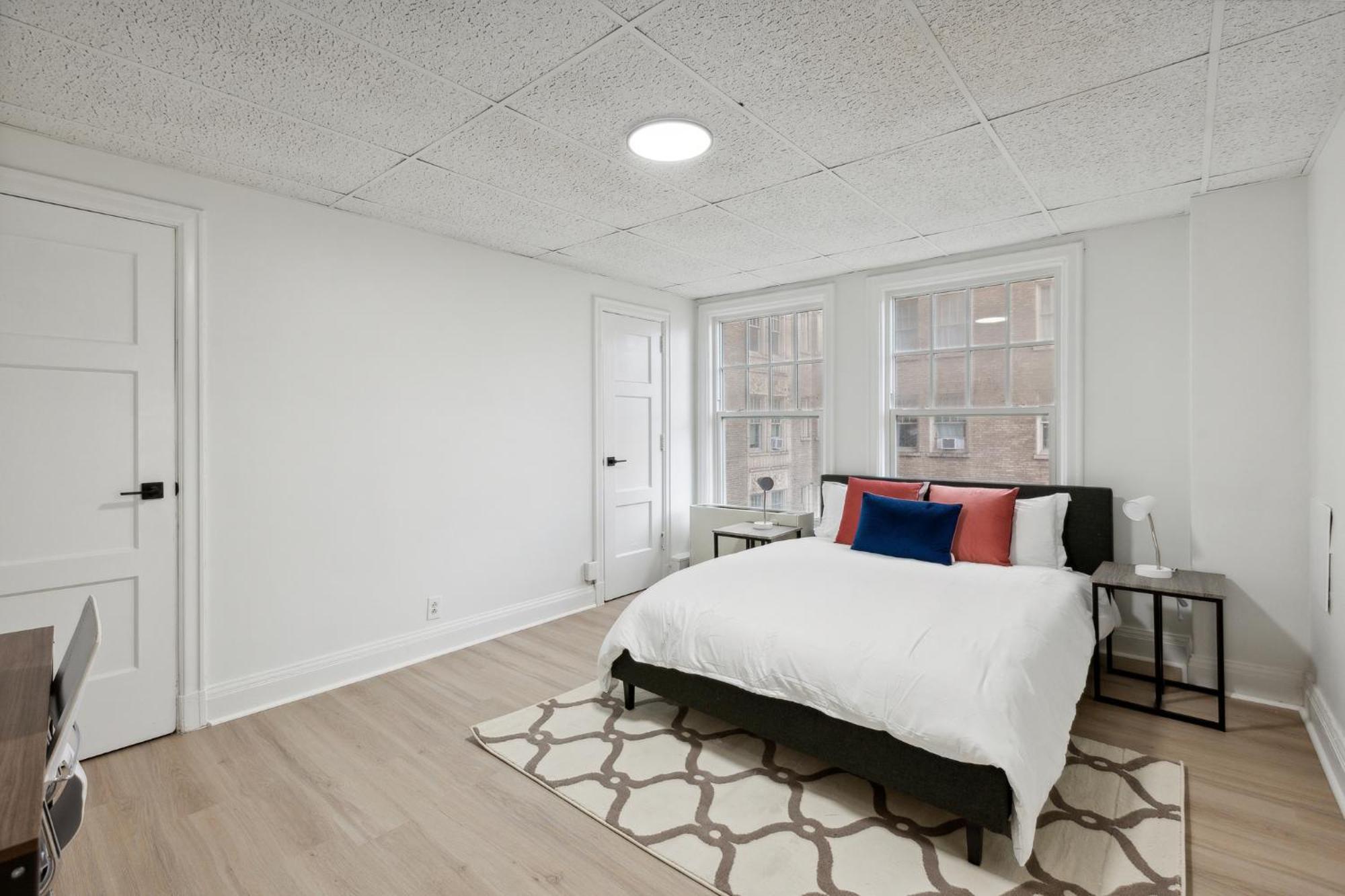 East 419i Modern I Pool I Gym Apartment