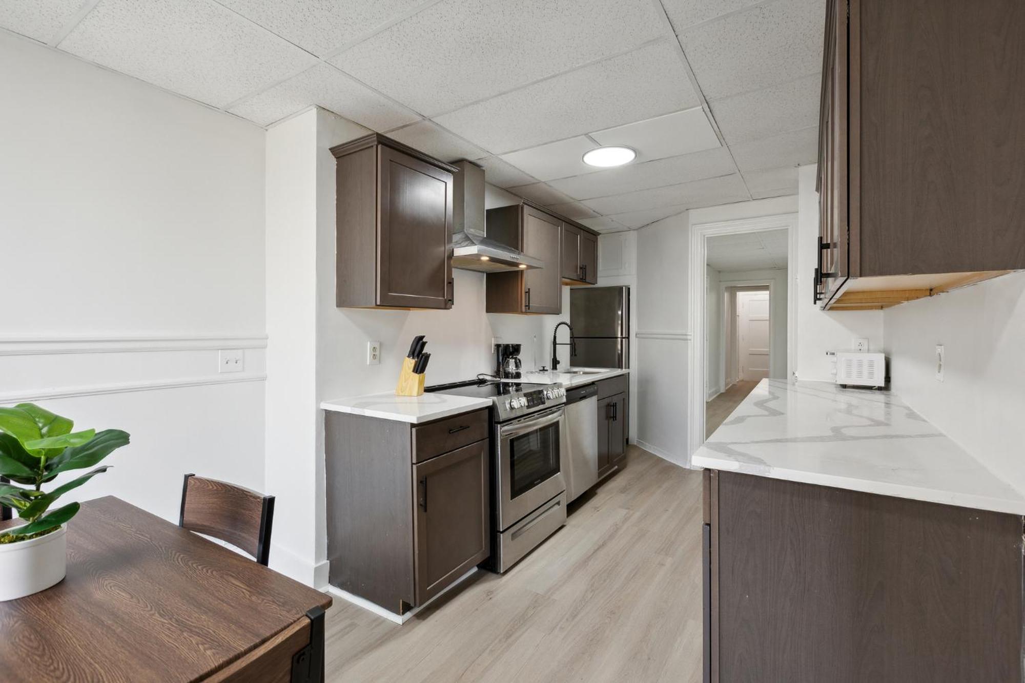 East 419i Modern I Pool I Gym Apartment *