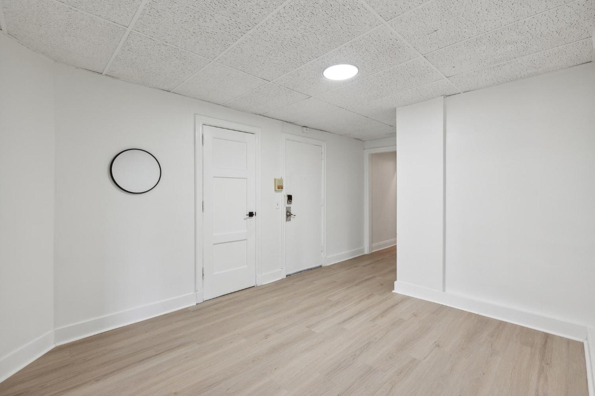 Apartment East 419i Modern I Pool I Gym *
