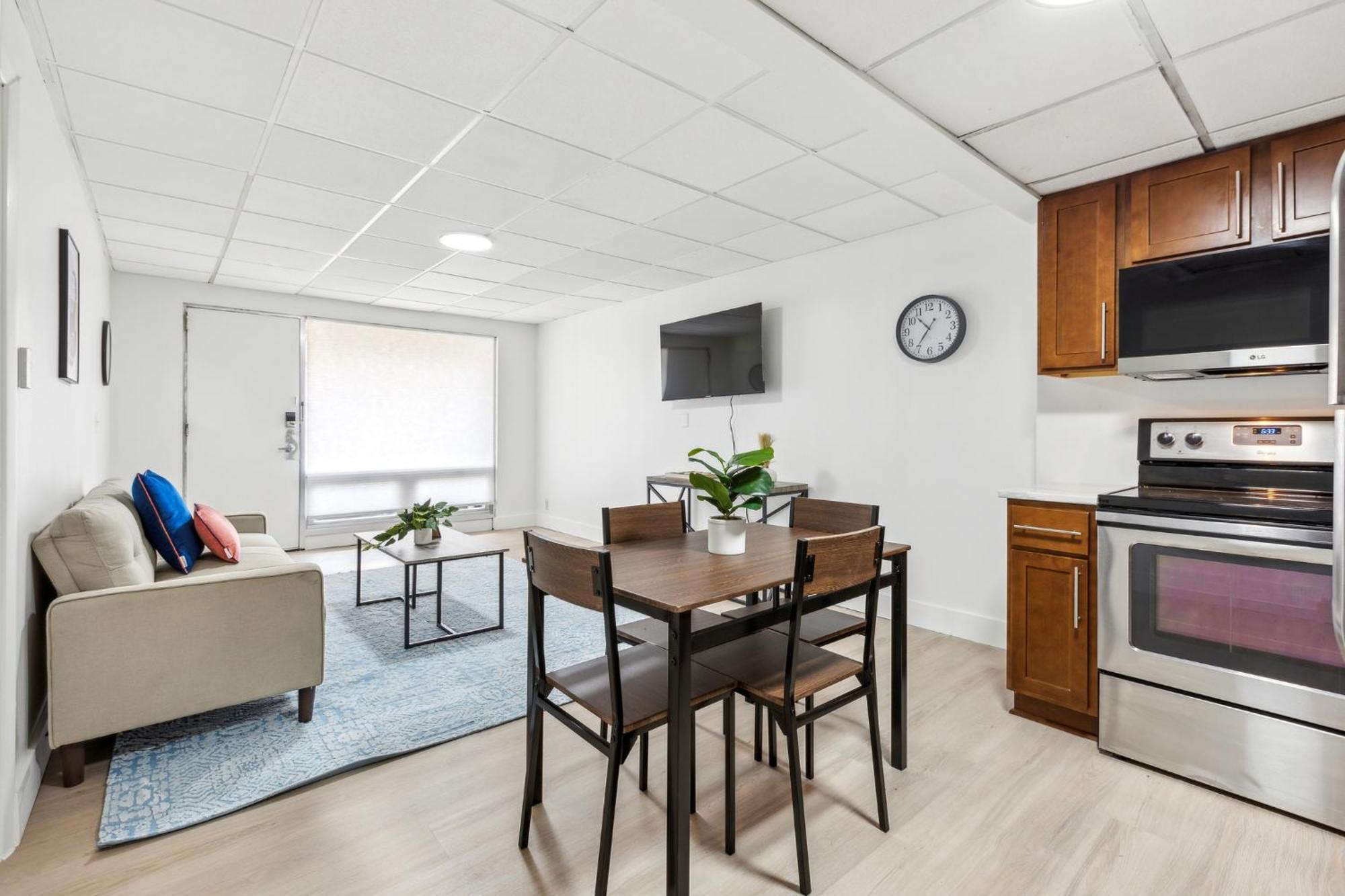 East 120 I Modern Refinished Downtown I Gym * Rochester