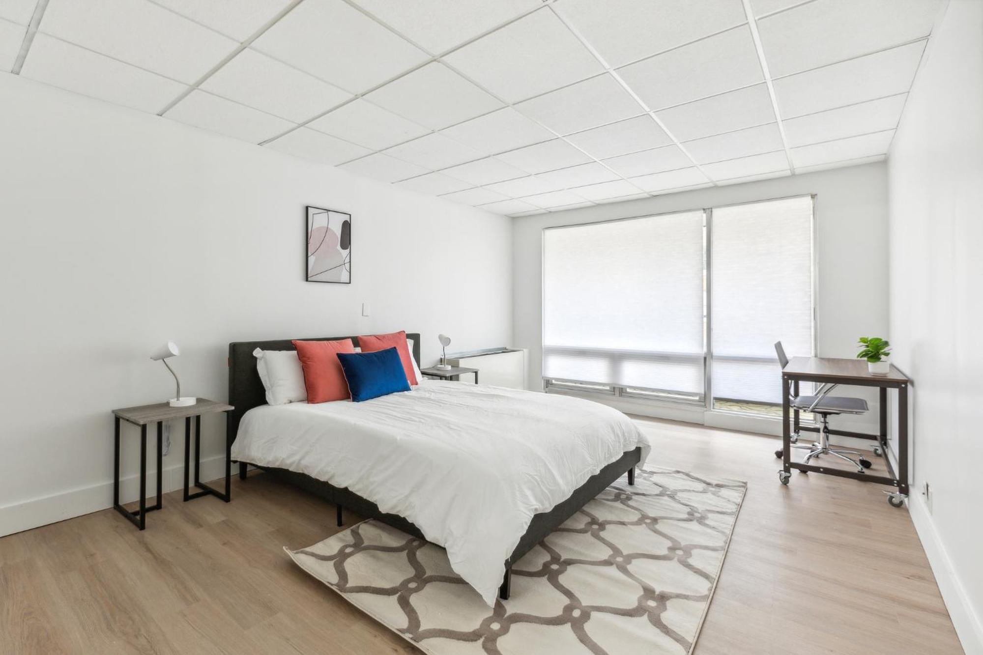 Apartment East 120 I Modern Refinished Downtown I Gym Rochester