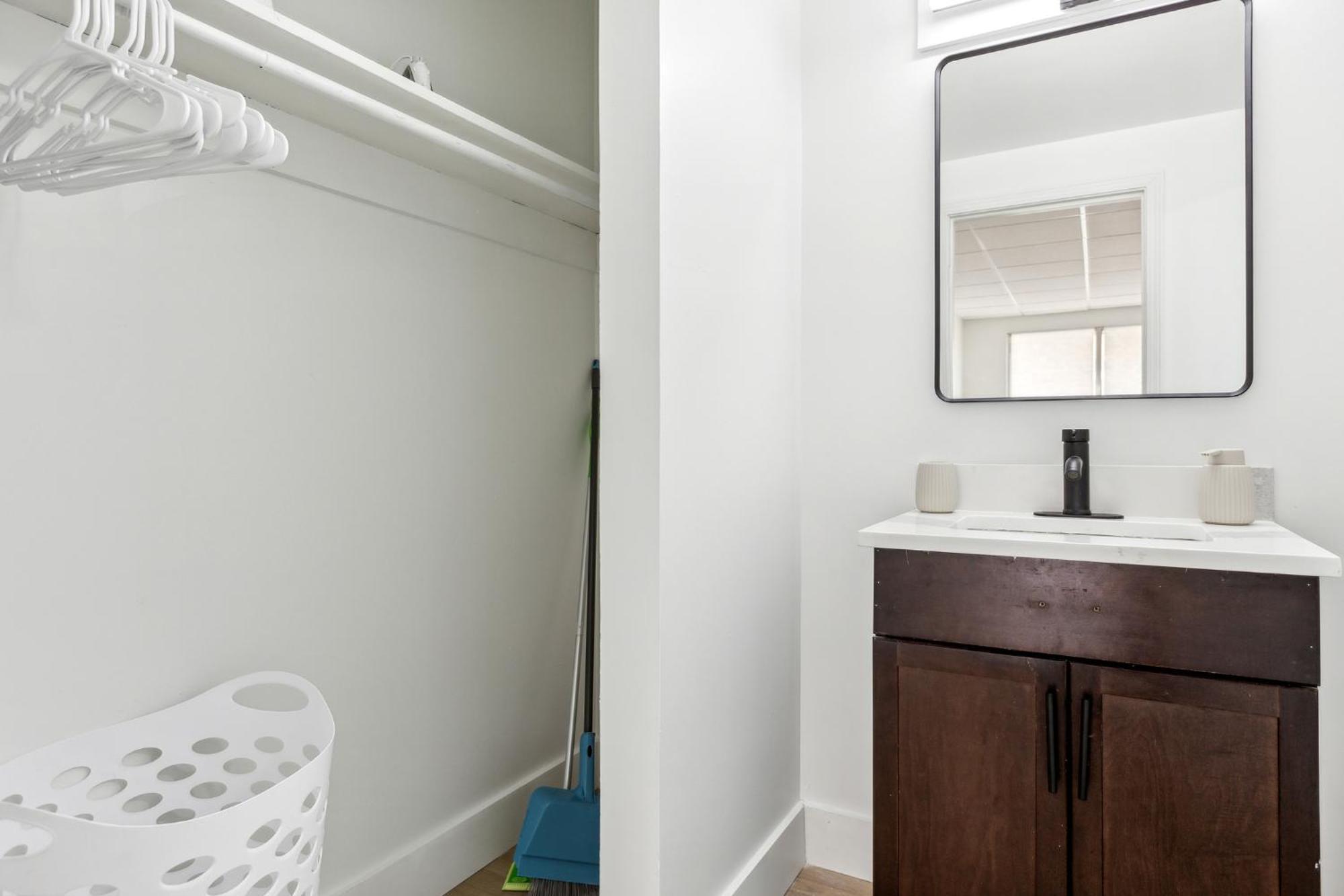 East 120 I Modern Refinished Downtown I Gym Apartment Rochester