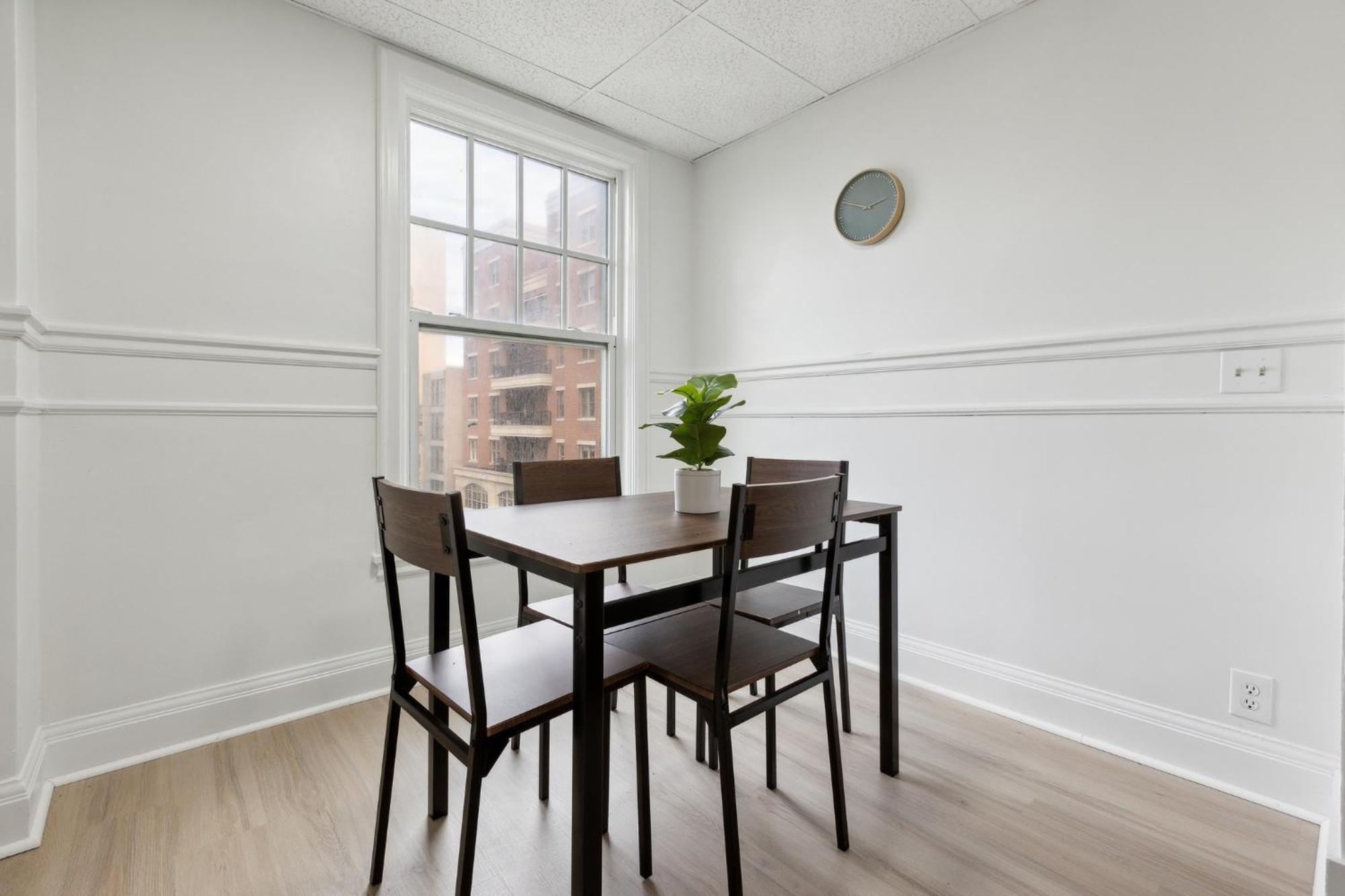 East 419i Modern I Pool I Gym Apartment *
