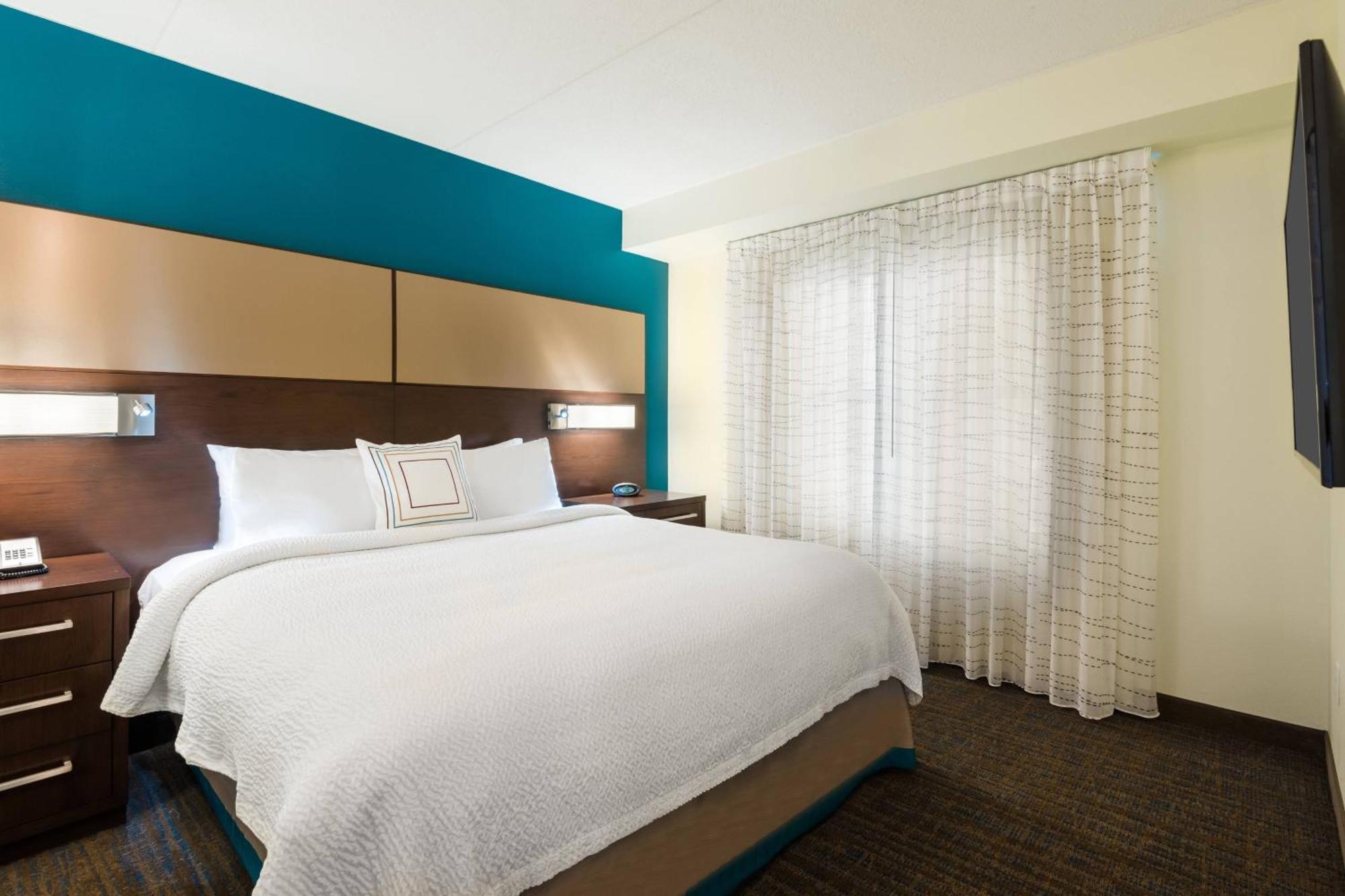 Henrietta Hotel
