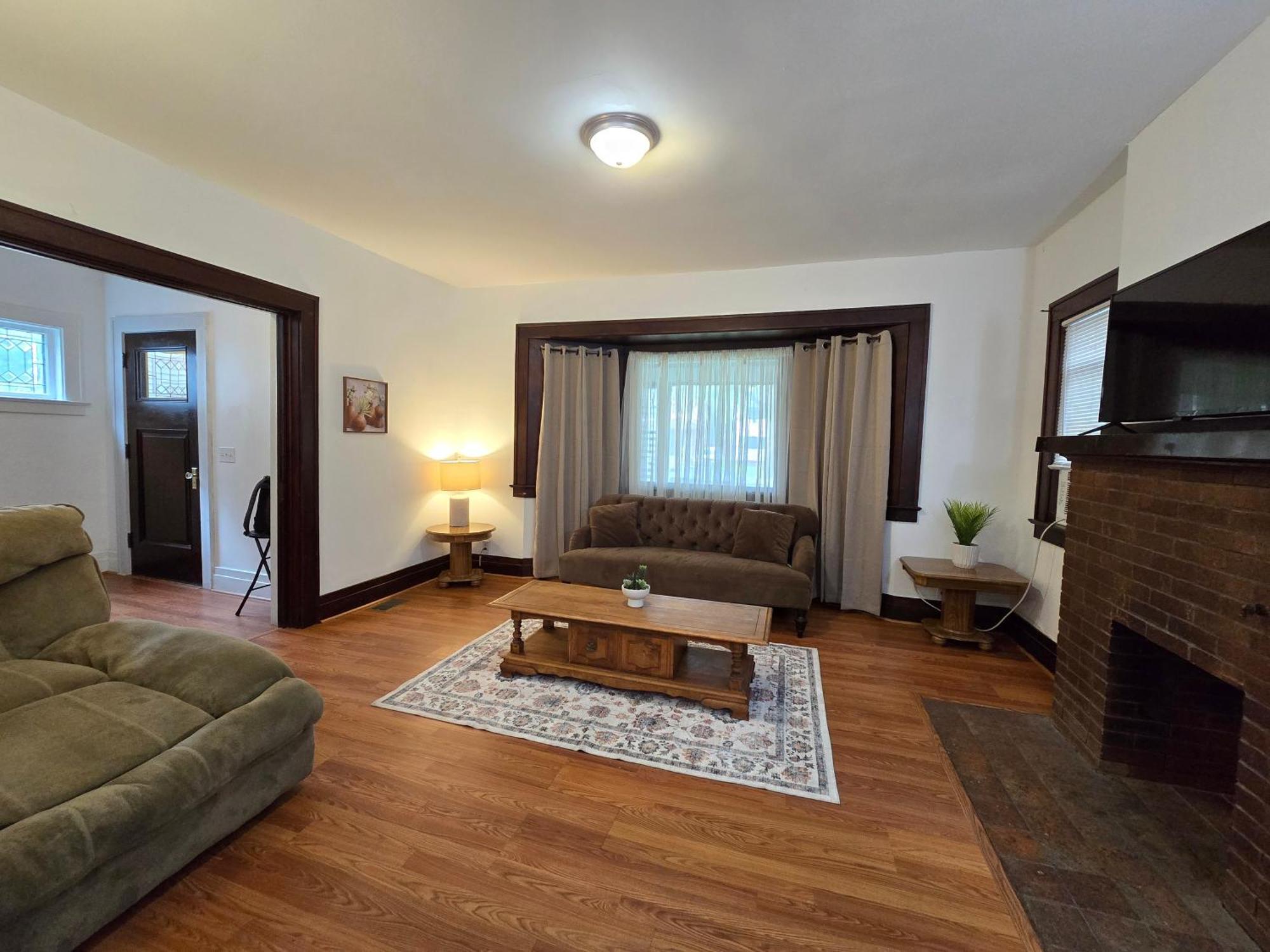 Homestay Private In Home- Near Hospitals And Universities
