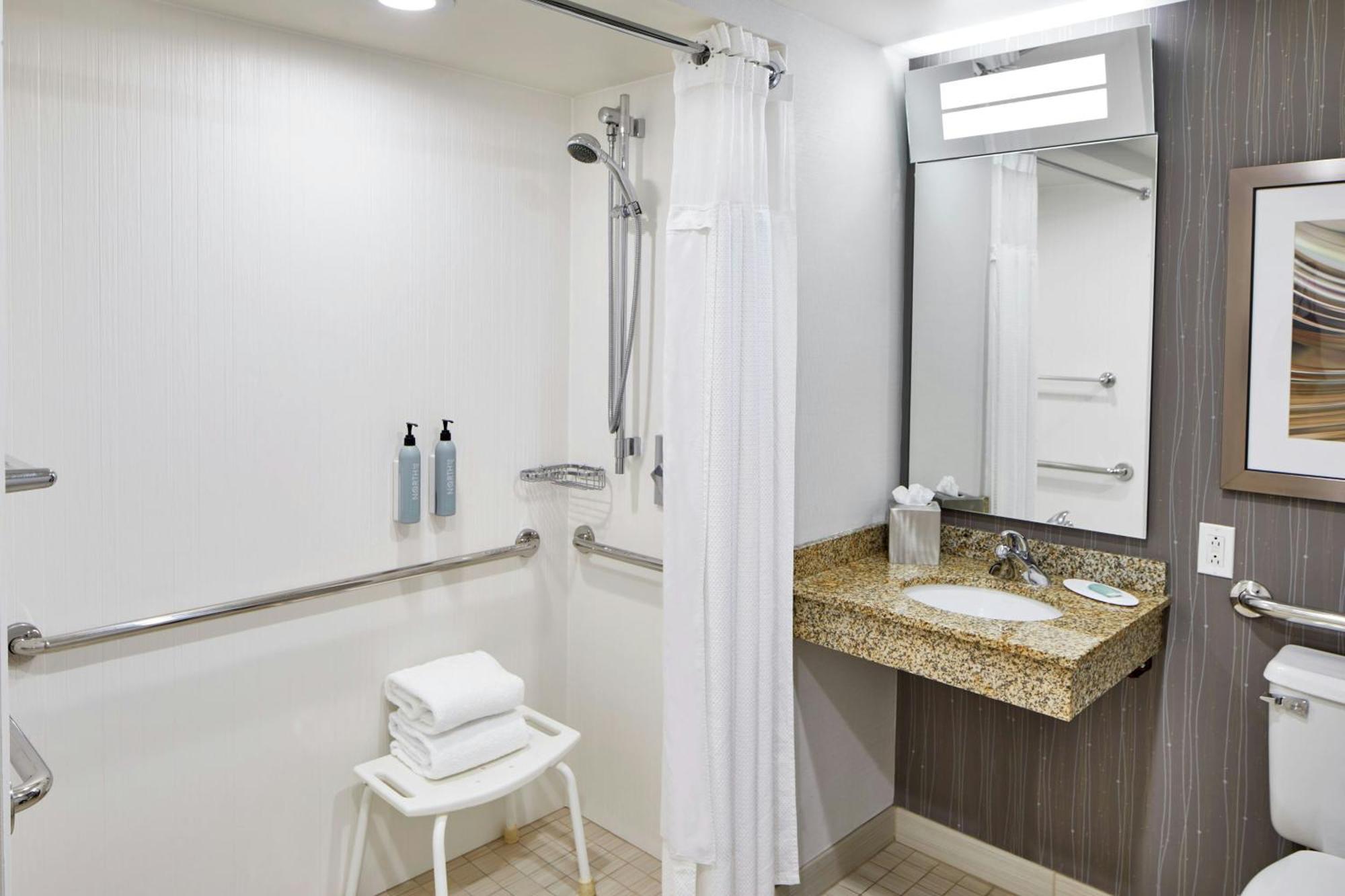 Hotel Courtyard East / Penfield 4*