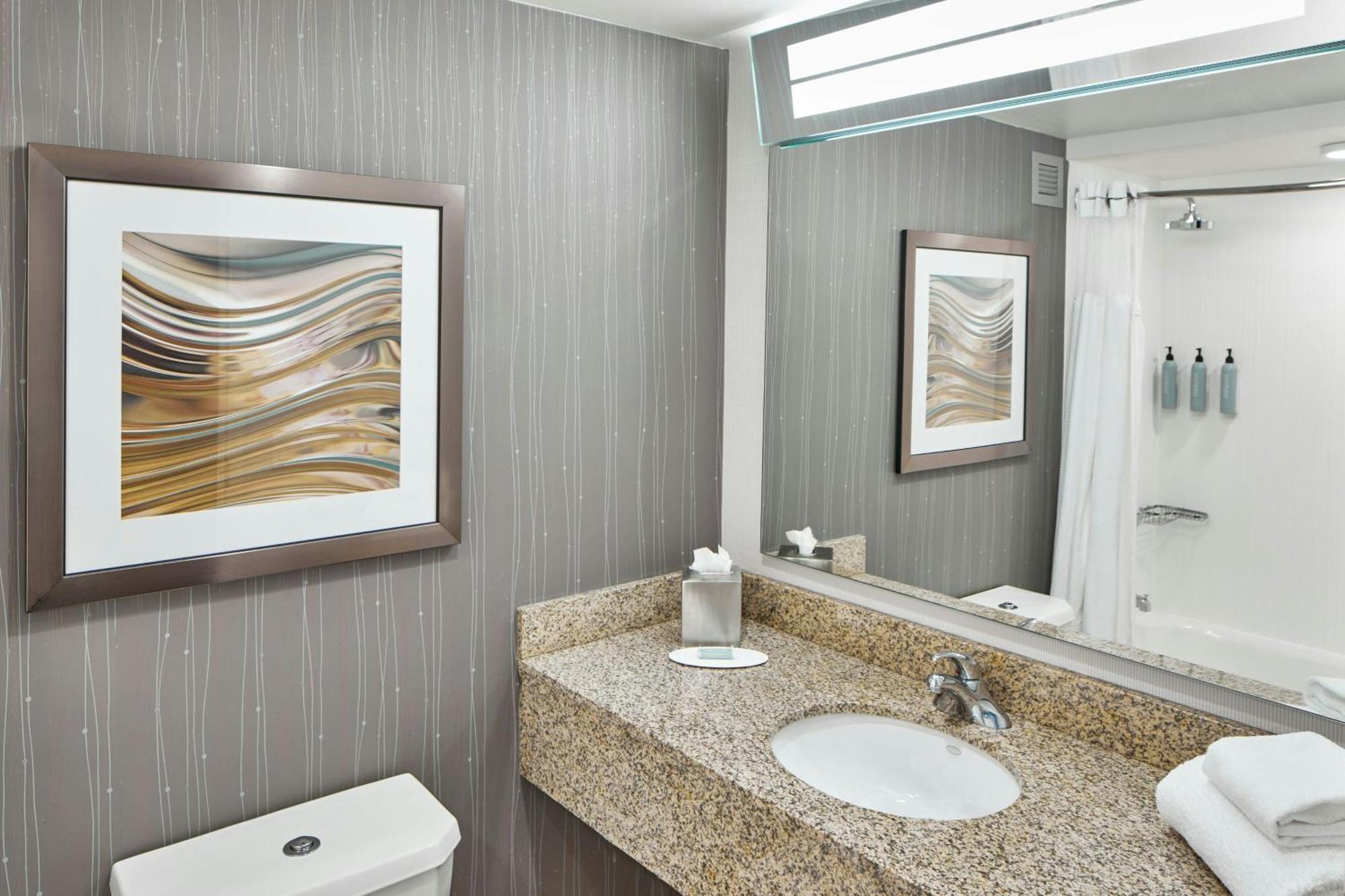 Hotel Courtyard East / Penfield