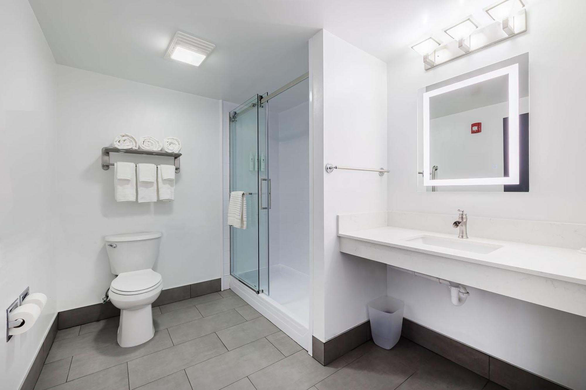Oakfield & Suites, Ascend Collection Hotel Rochester