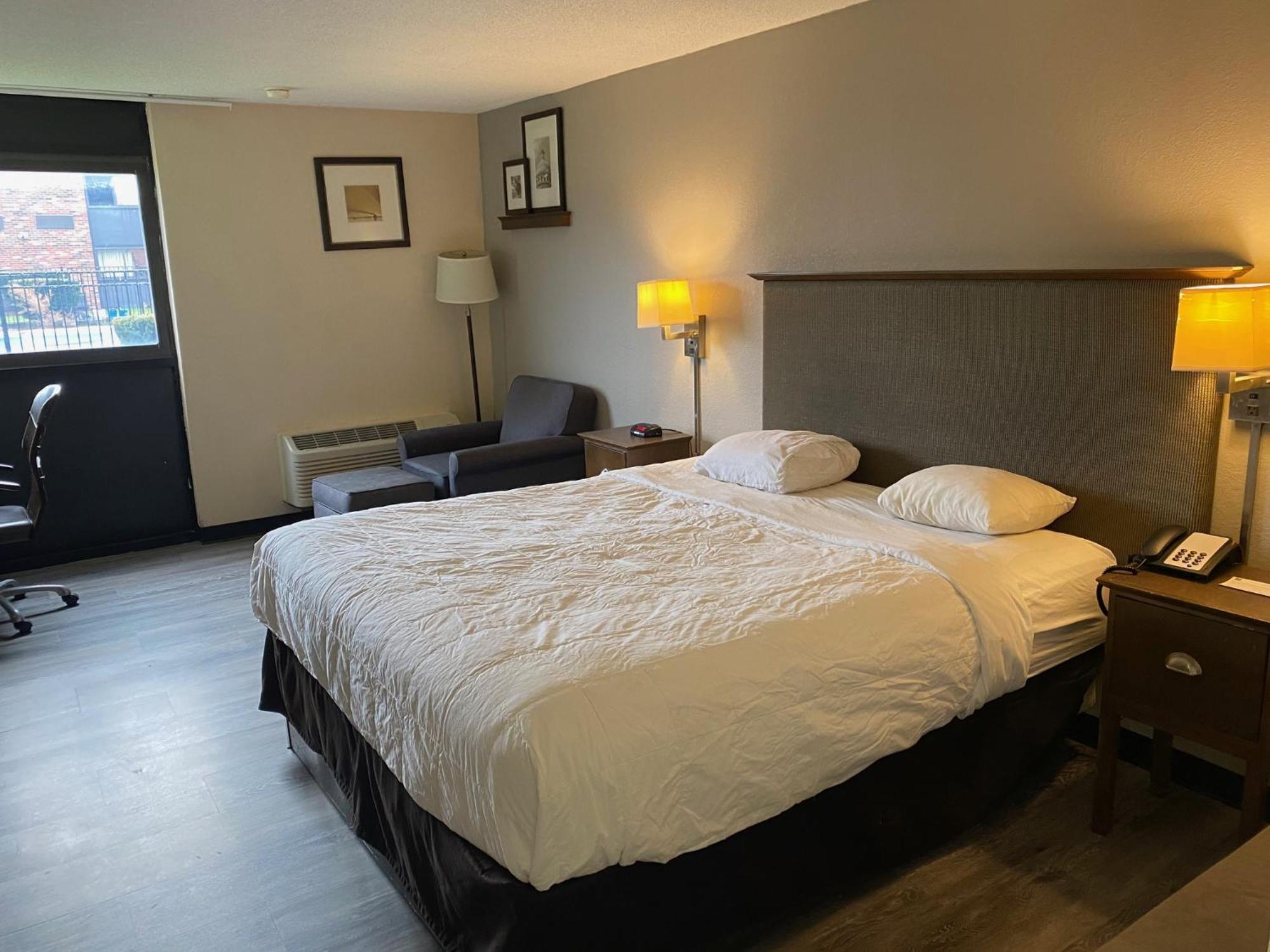 Hotel 6 - Airport