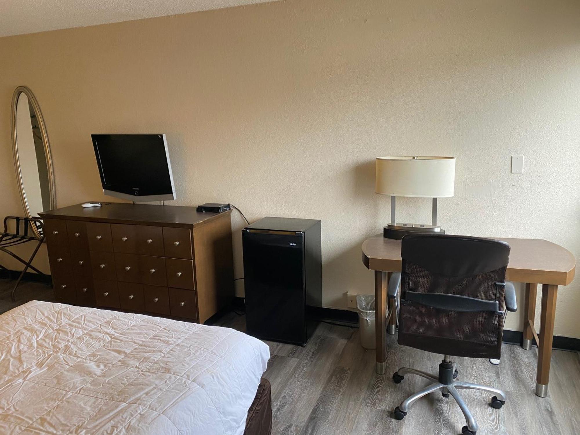 6 - Airport 2* Rochester