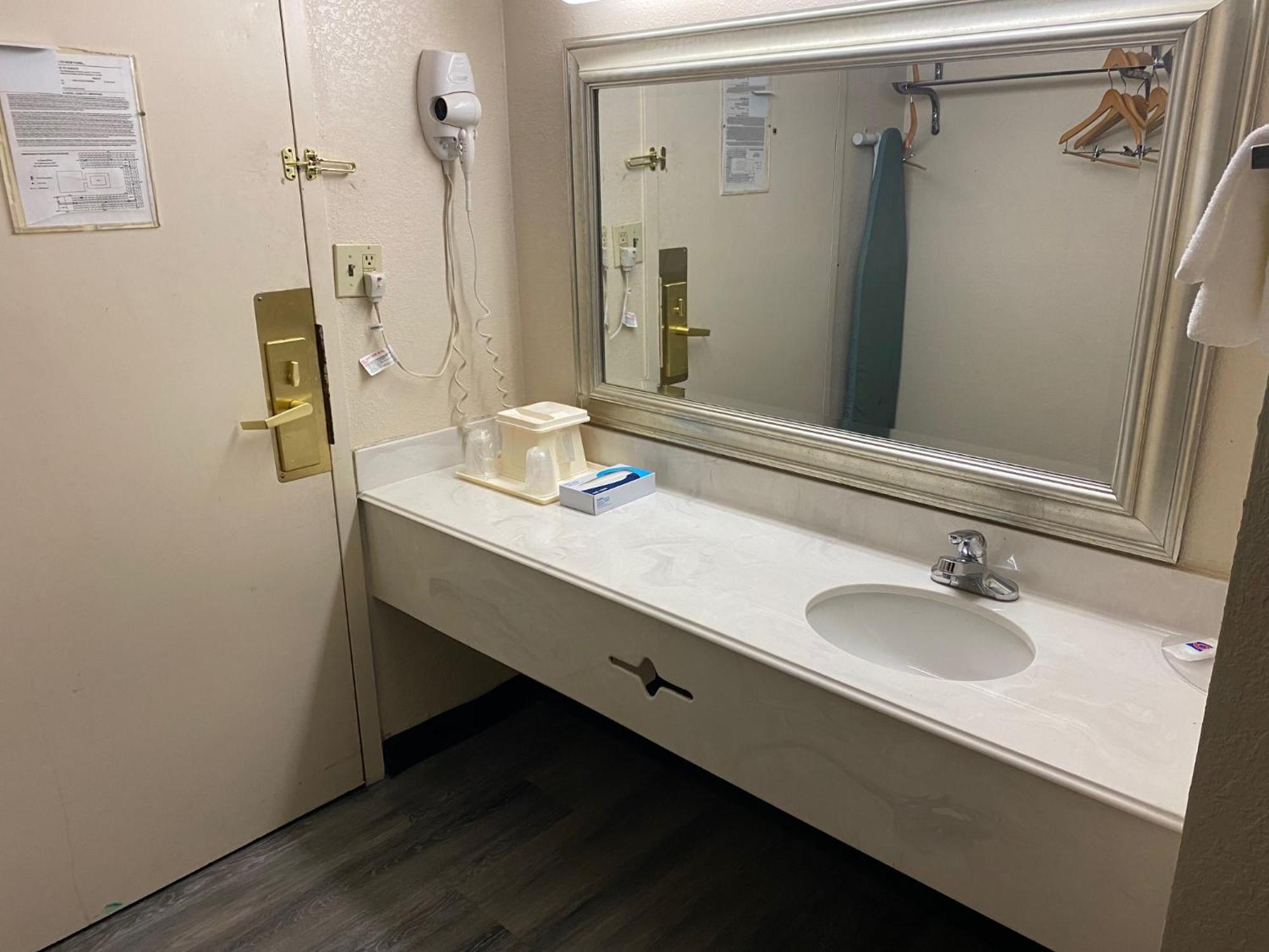 6 - Airport Hotel 2*