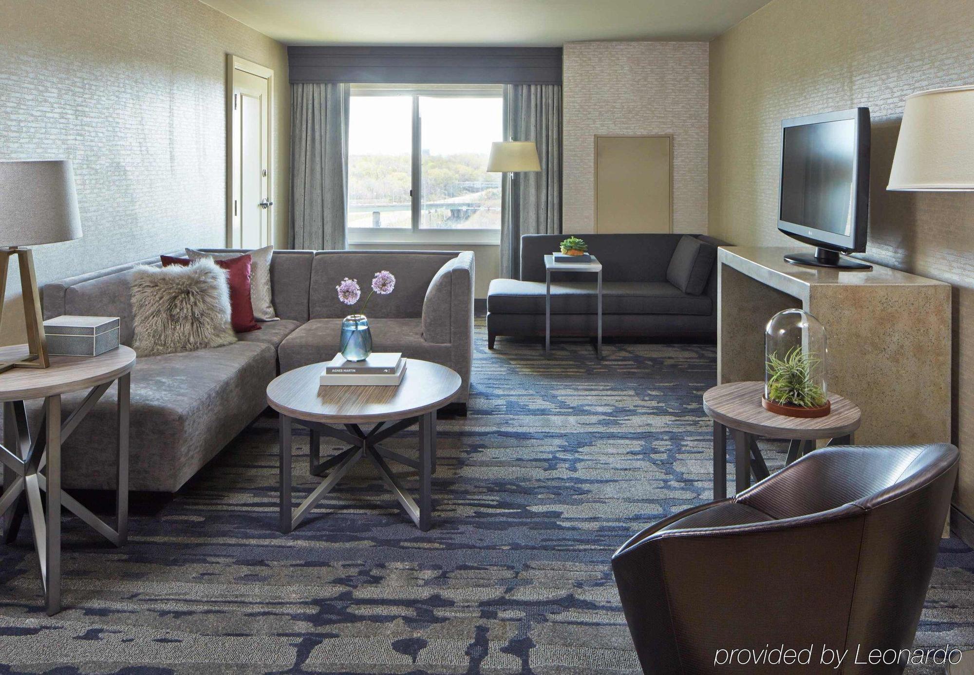 Hotel Airport Marriott 3*