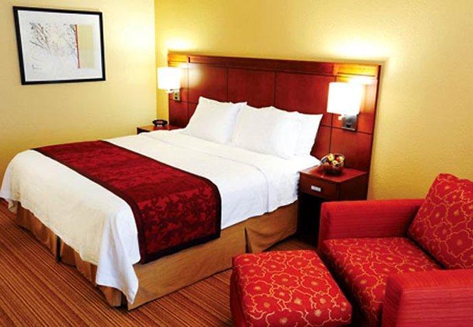 Hotel Courtyard East / Penfield 4*