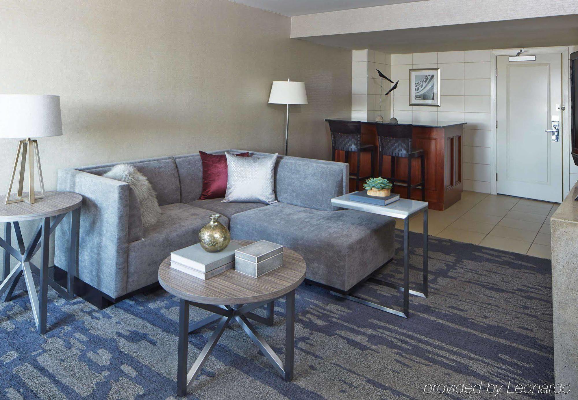 Hotel Airport Marriott 3*