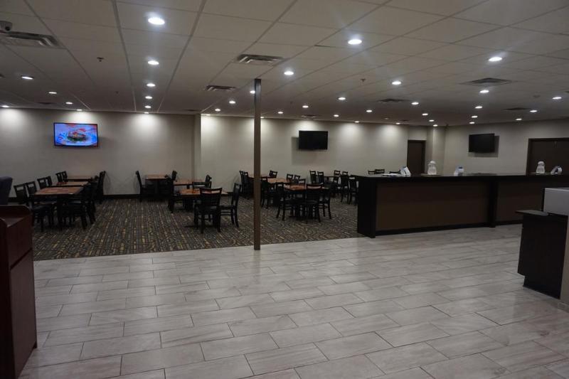 6 - Airport Hotel Rochester