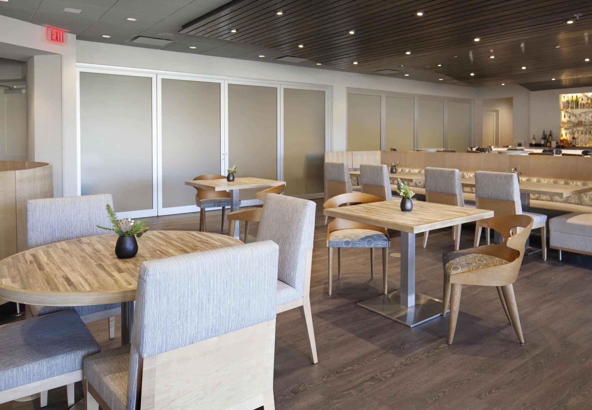 Airport Marriott 3*