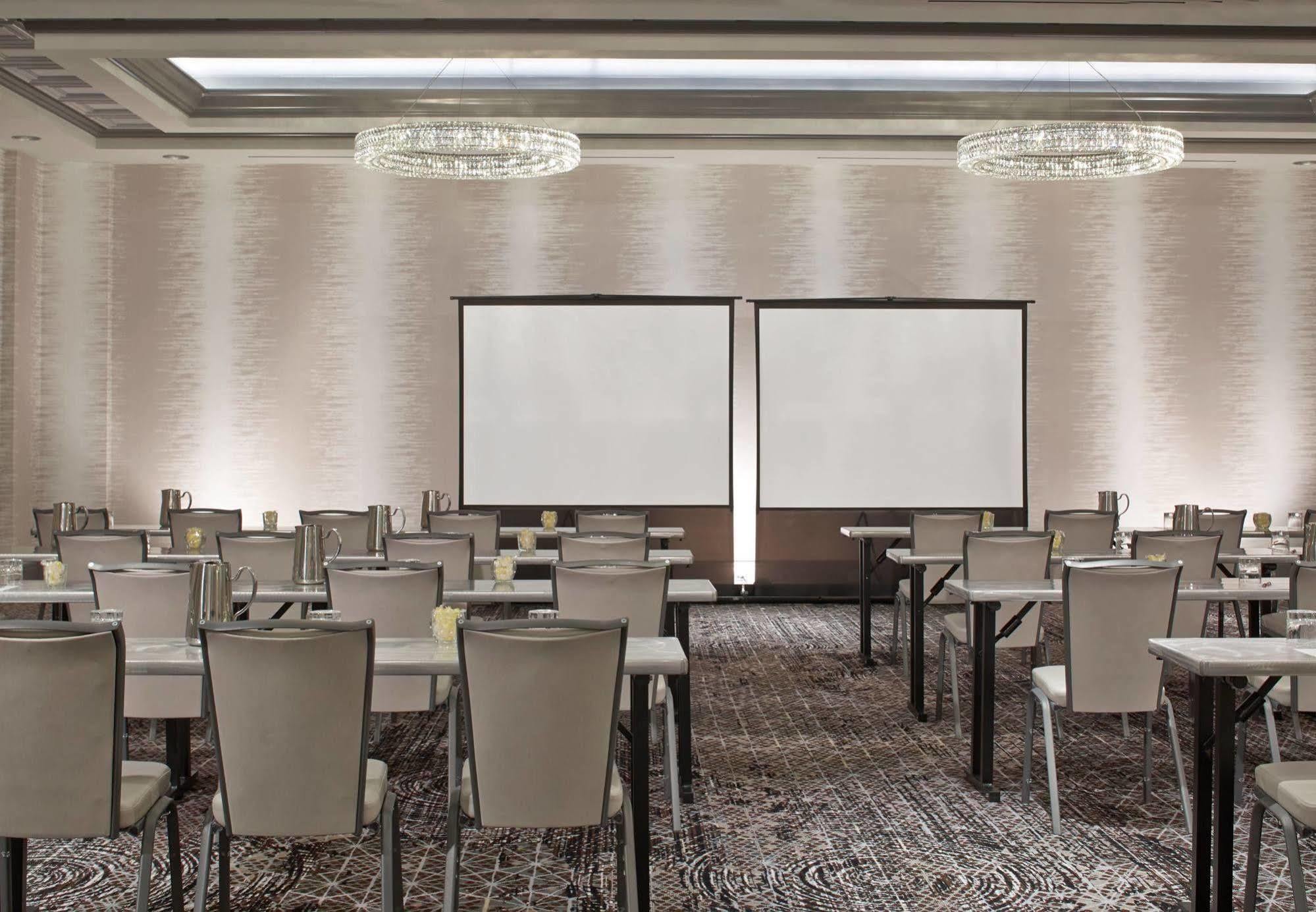 Hotel Airport Marriott 3*