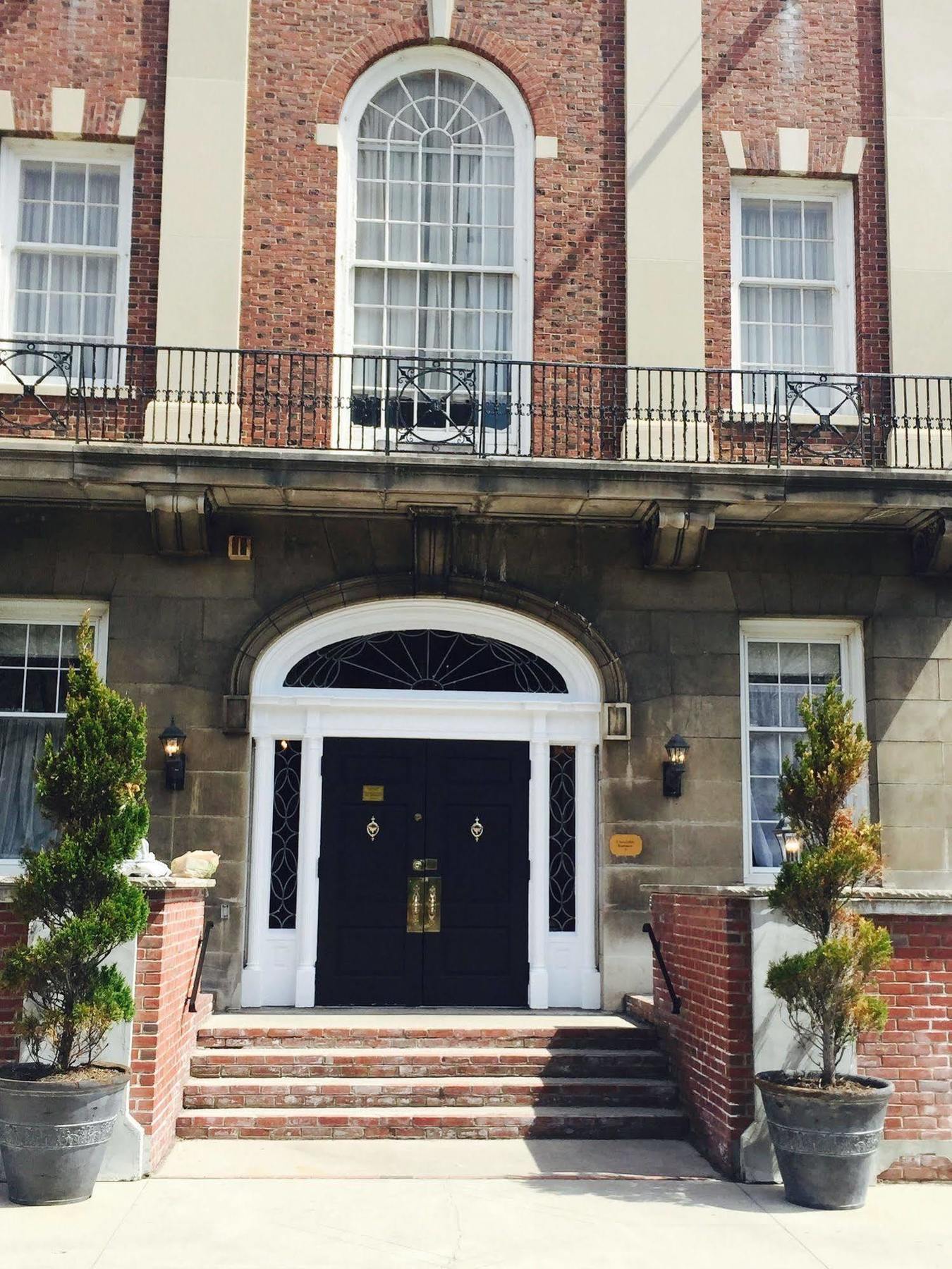 Inn On Broadway 4*