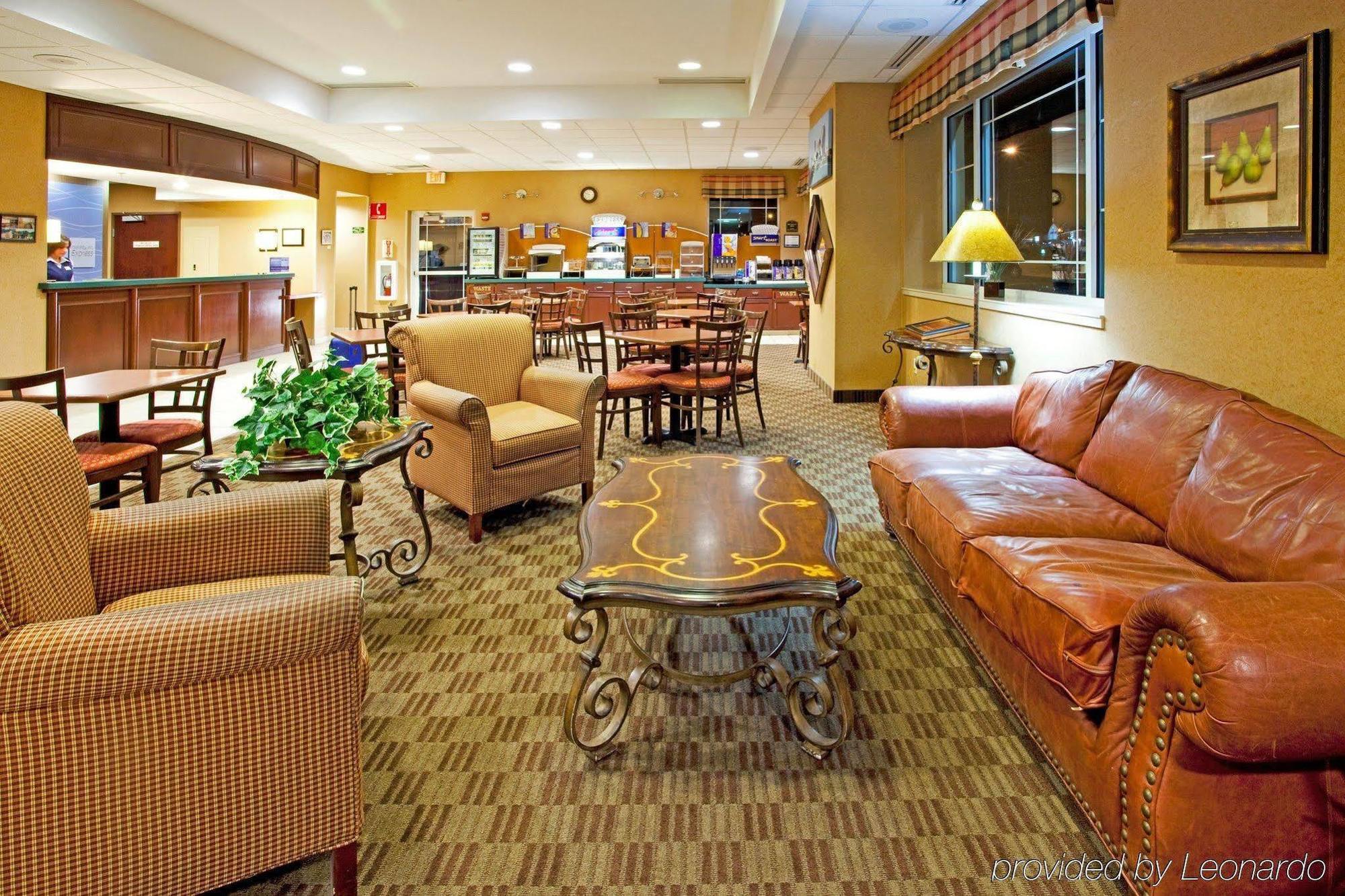Country & By Radisson, Rochester-pittsford-brighton, Ny