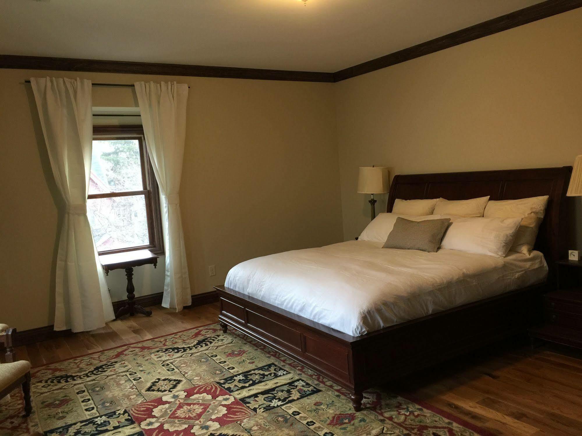 Inn Dartmouth House 4*