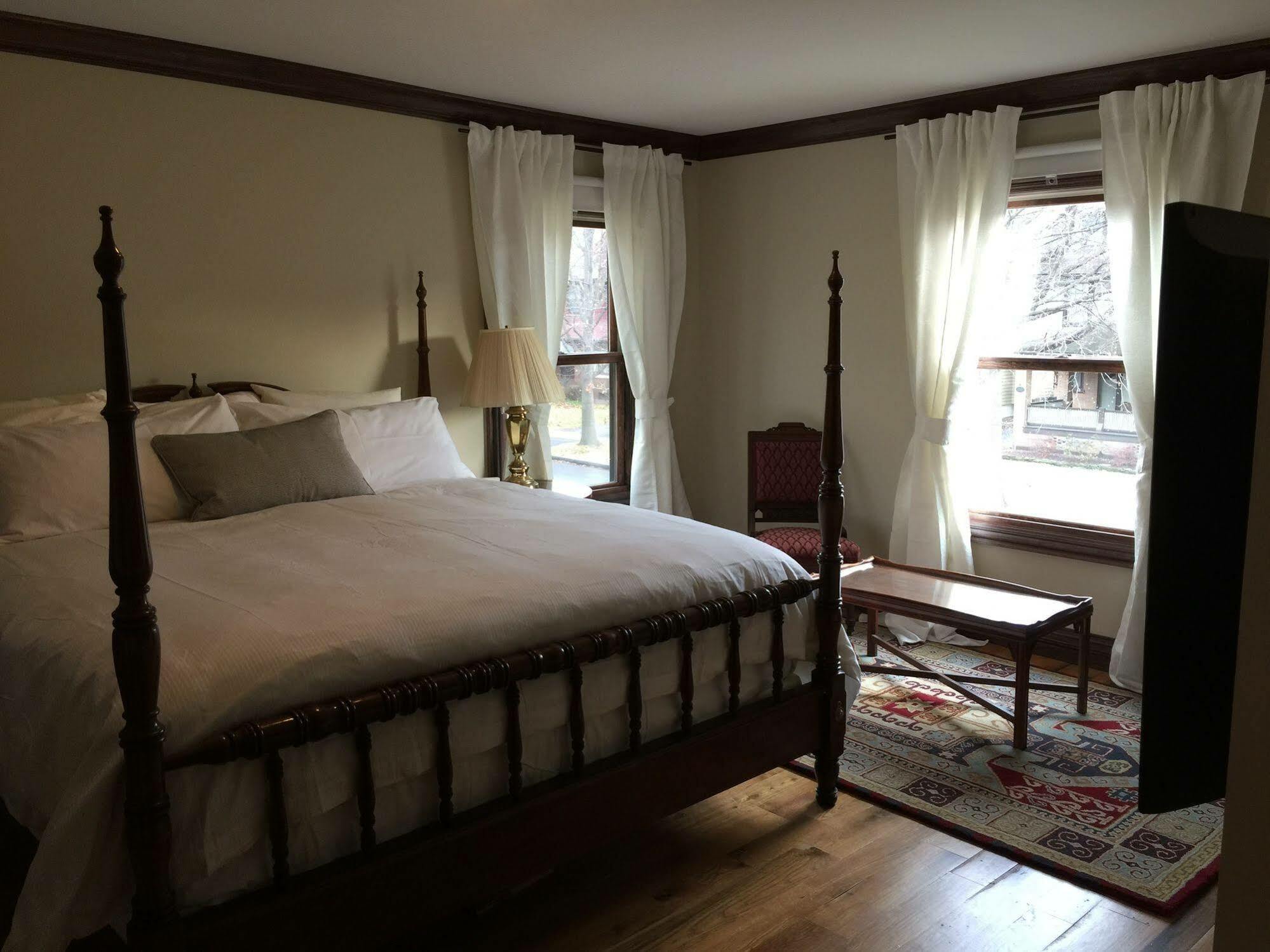 Dartmouth House Inn