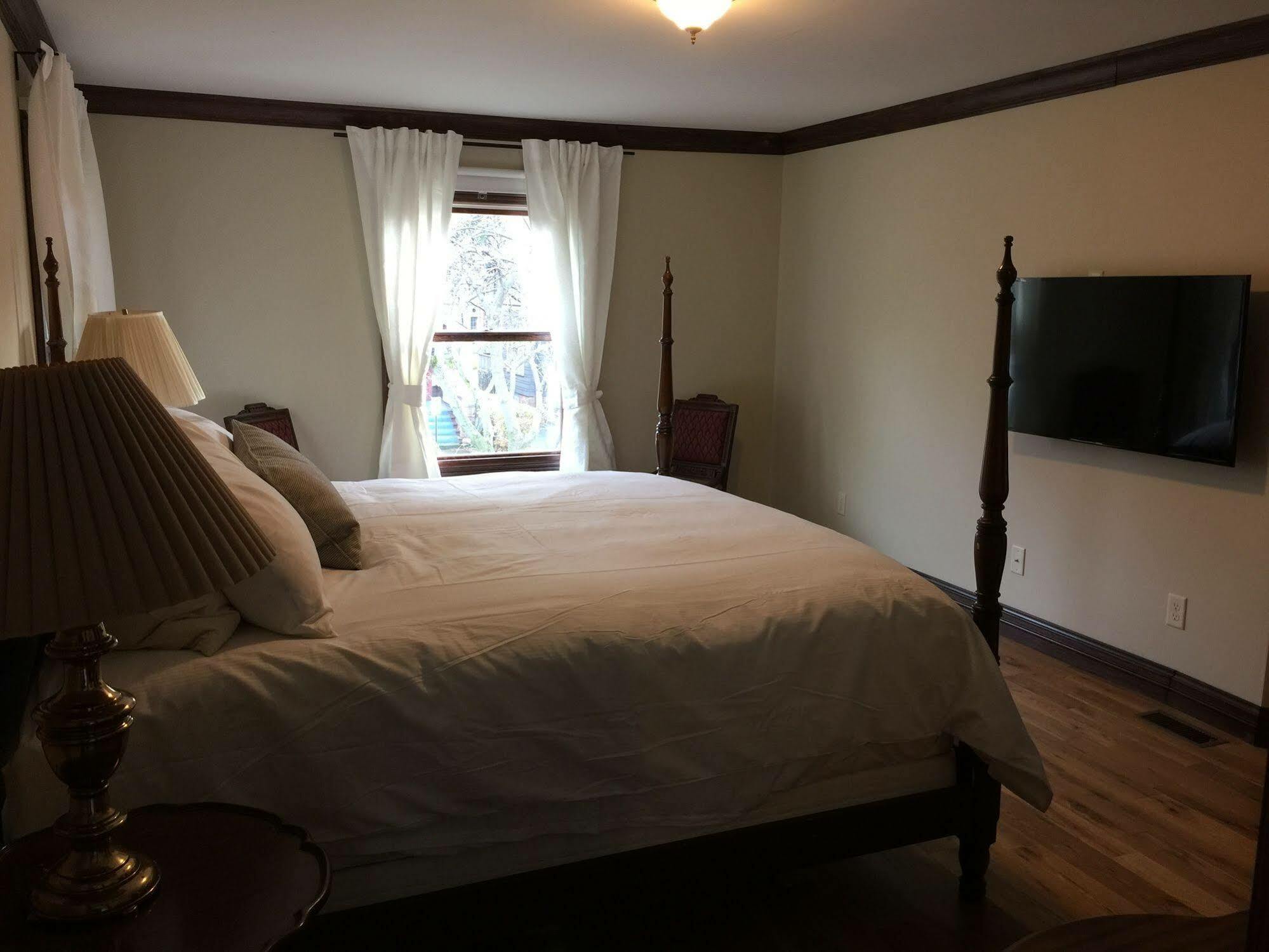 Inn Dartmouth House