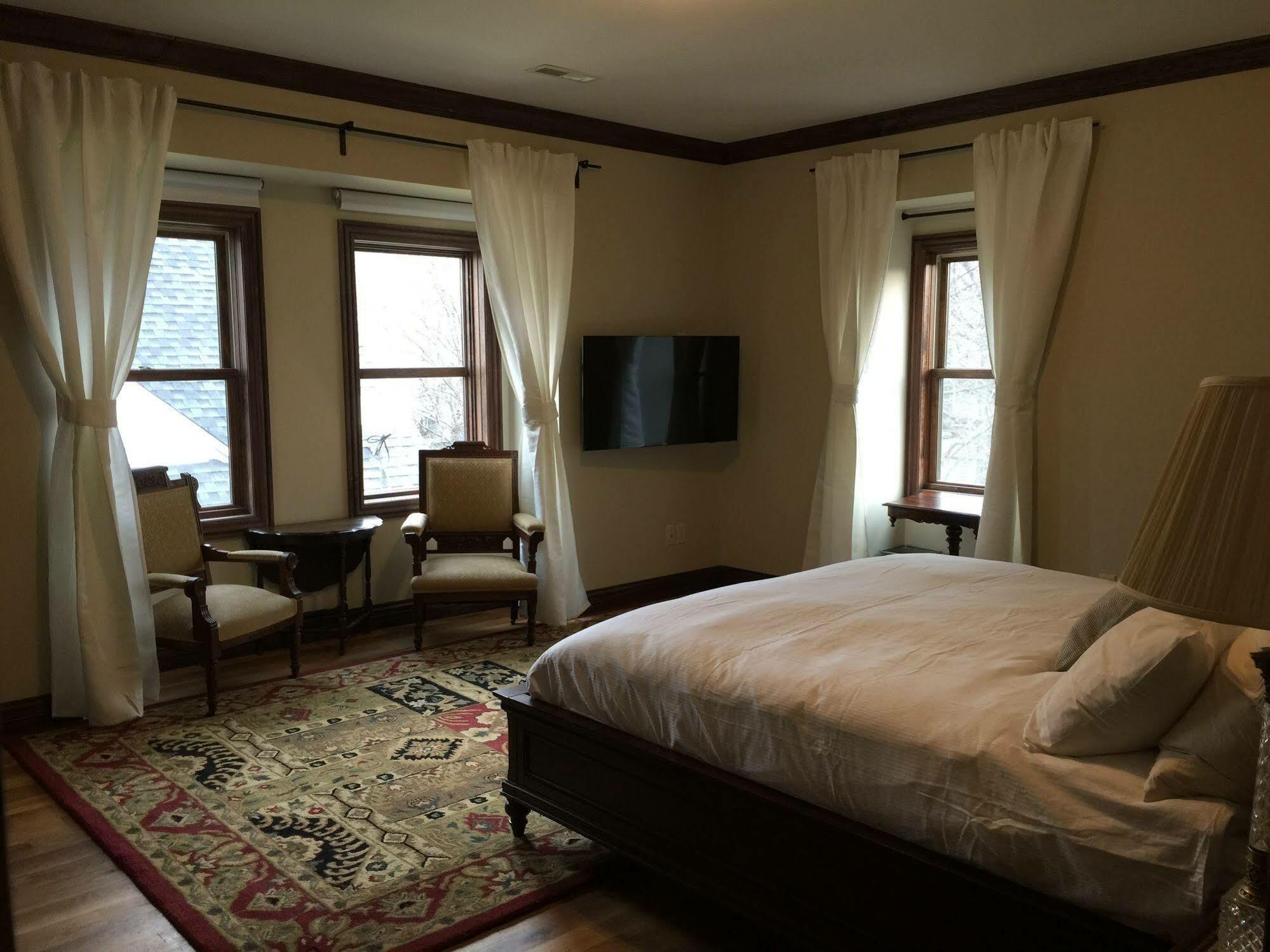 Dartmouth House 4*
