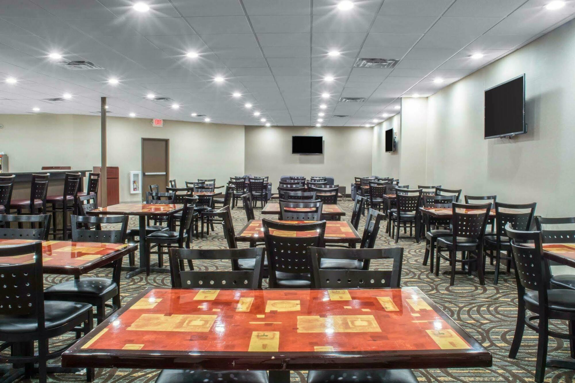 6 - Airport 2* Rochester