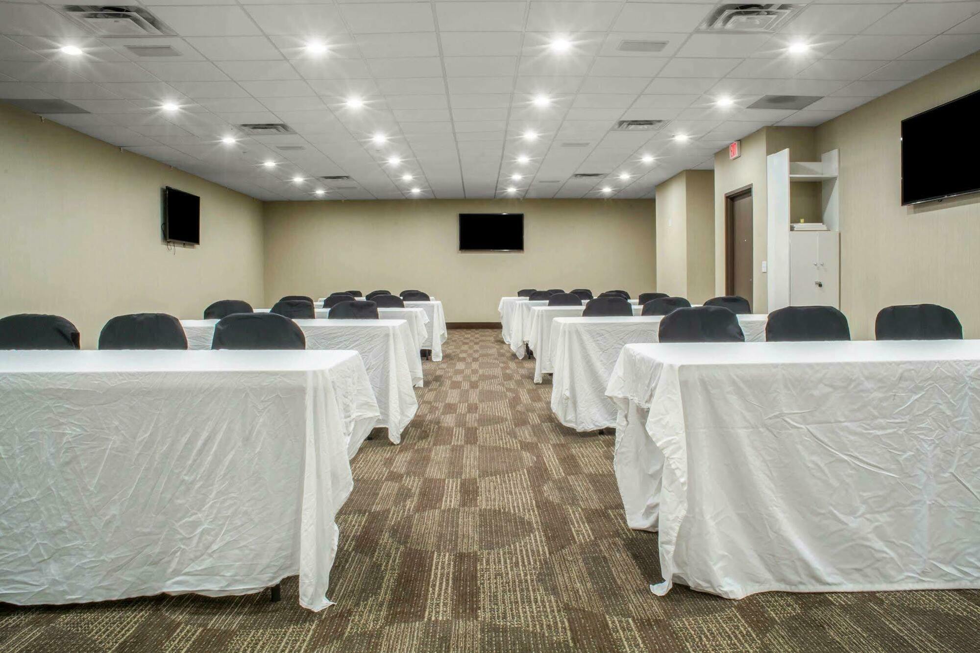 6 - Airport Hotel
