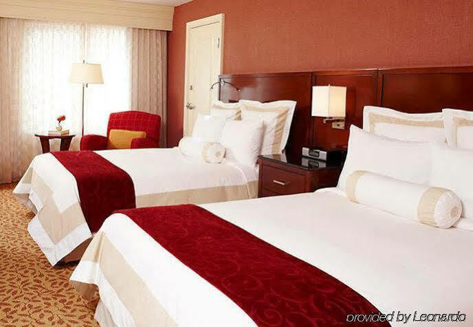 Airport Marriott Hotel 3*