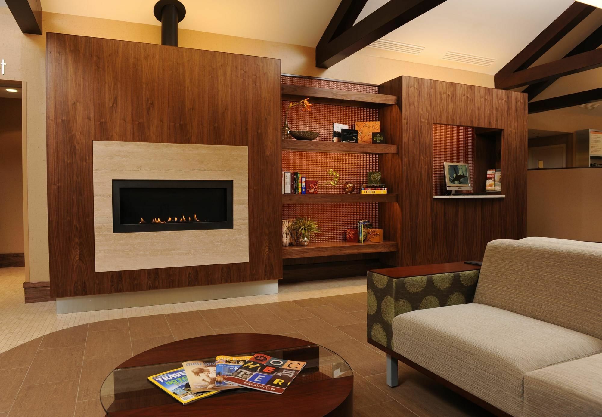 Courtyard East / Penfield 4*