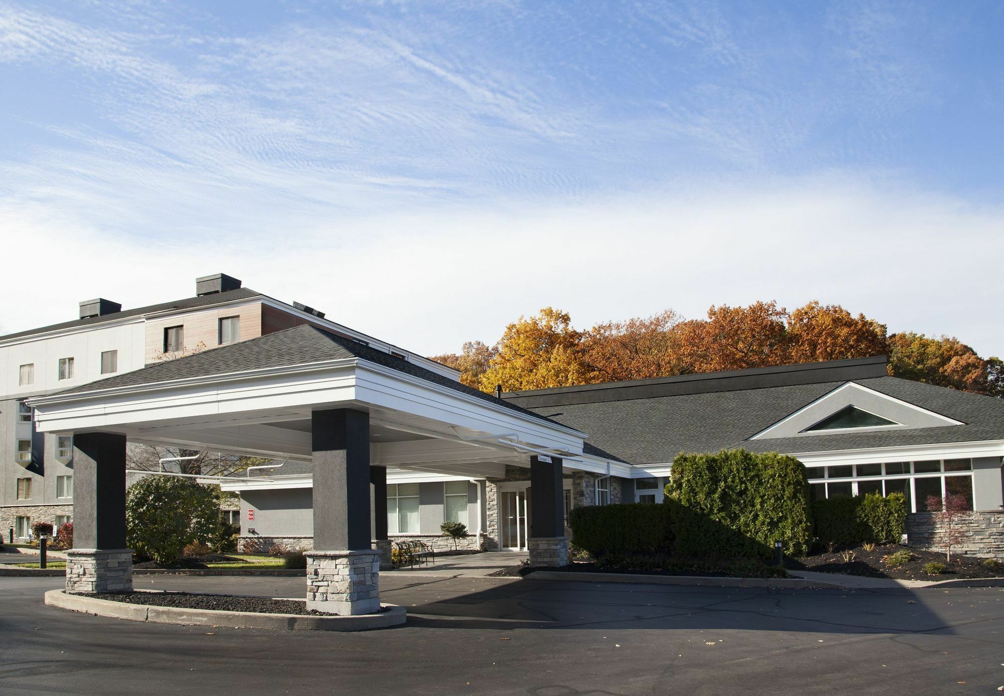 Hotel Courtyard East / Penfield Rochester